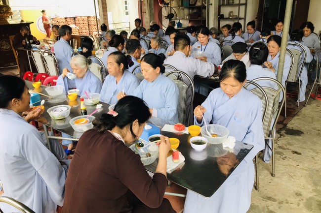 The 12th retreat “Practice as the Buddha's Teachings” at Dong Cao Pagoda
